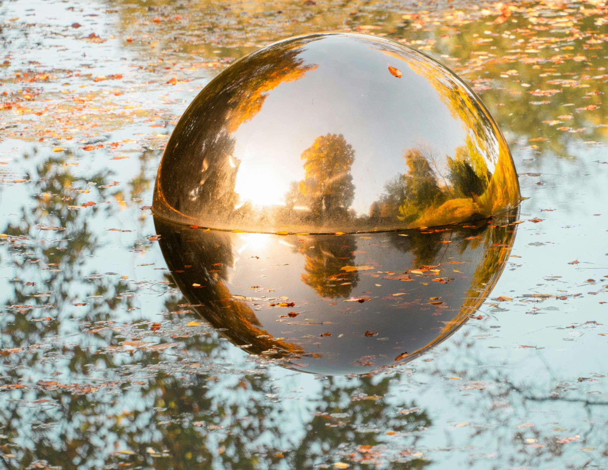 Reflet de la nature sur un lac pour la clarté des Gokai - Idéaux du Reiki