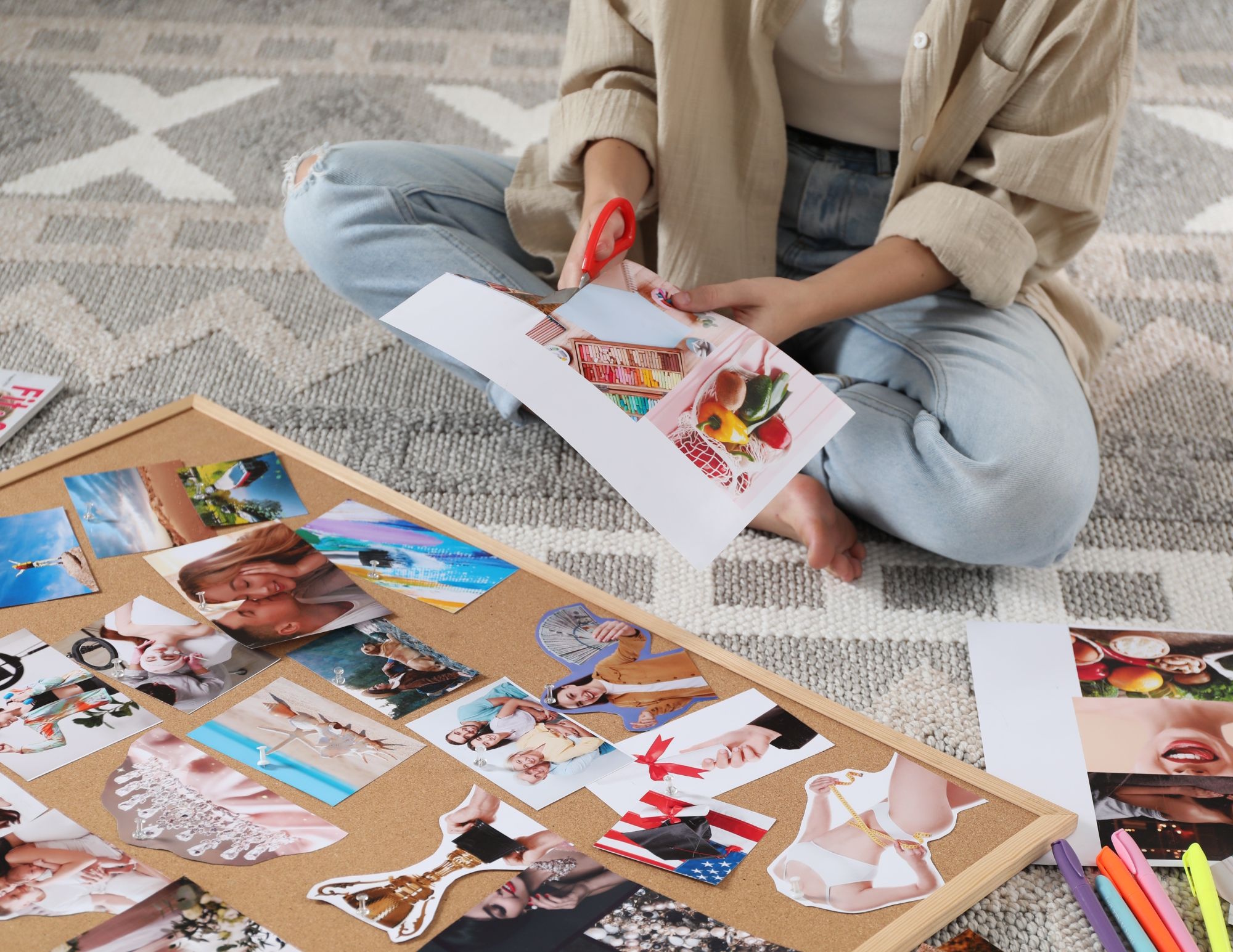 Création d'un vision board avec découpage d'images